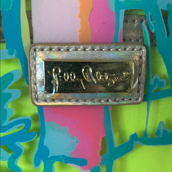 Lilly Pulitzer Blue and Pink Tote Bag with Artistic Flair - Picture 2 of 6